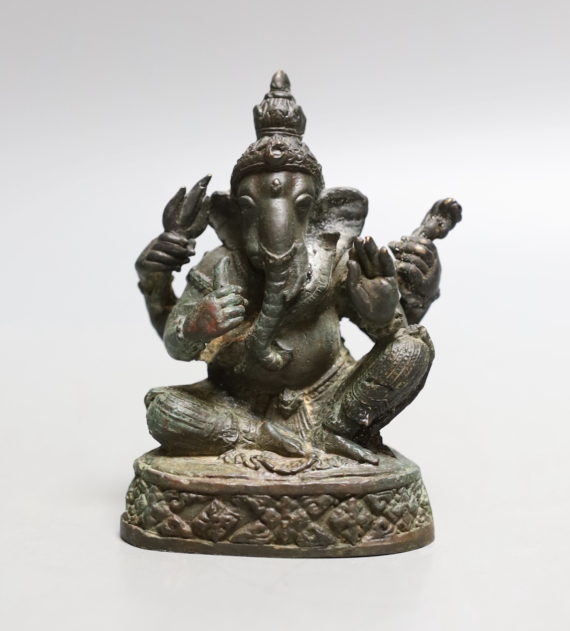 An Indian bronze seated figure of Ganesha, 10cm